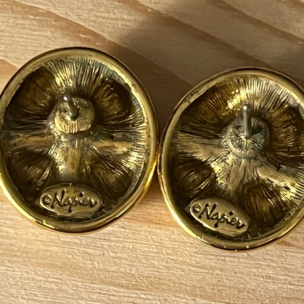 Vintage signed Napier pierced earrings - Picture 5 of 8